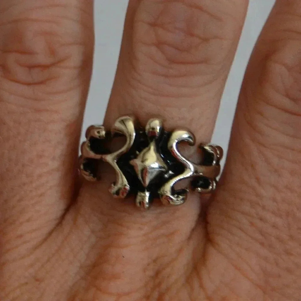 5/$25 Silvertone  Ring